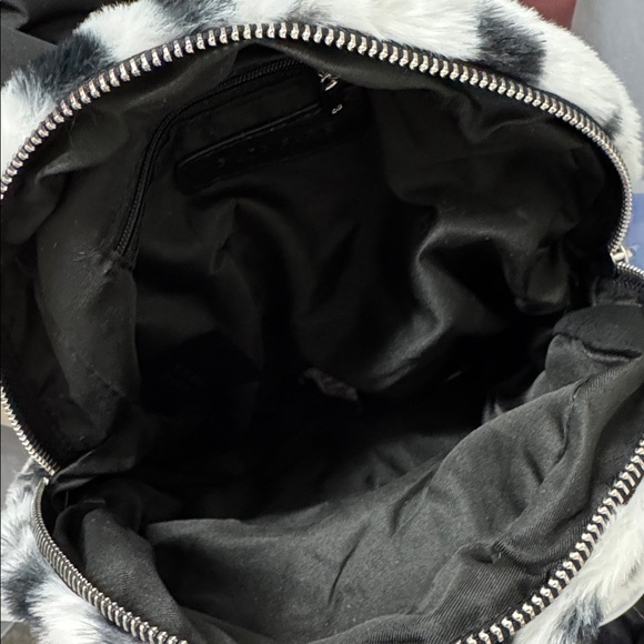 NWT Gilda Paris Faux Fur Dalmatian Print Backpack - Picture 4 of 4
